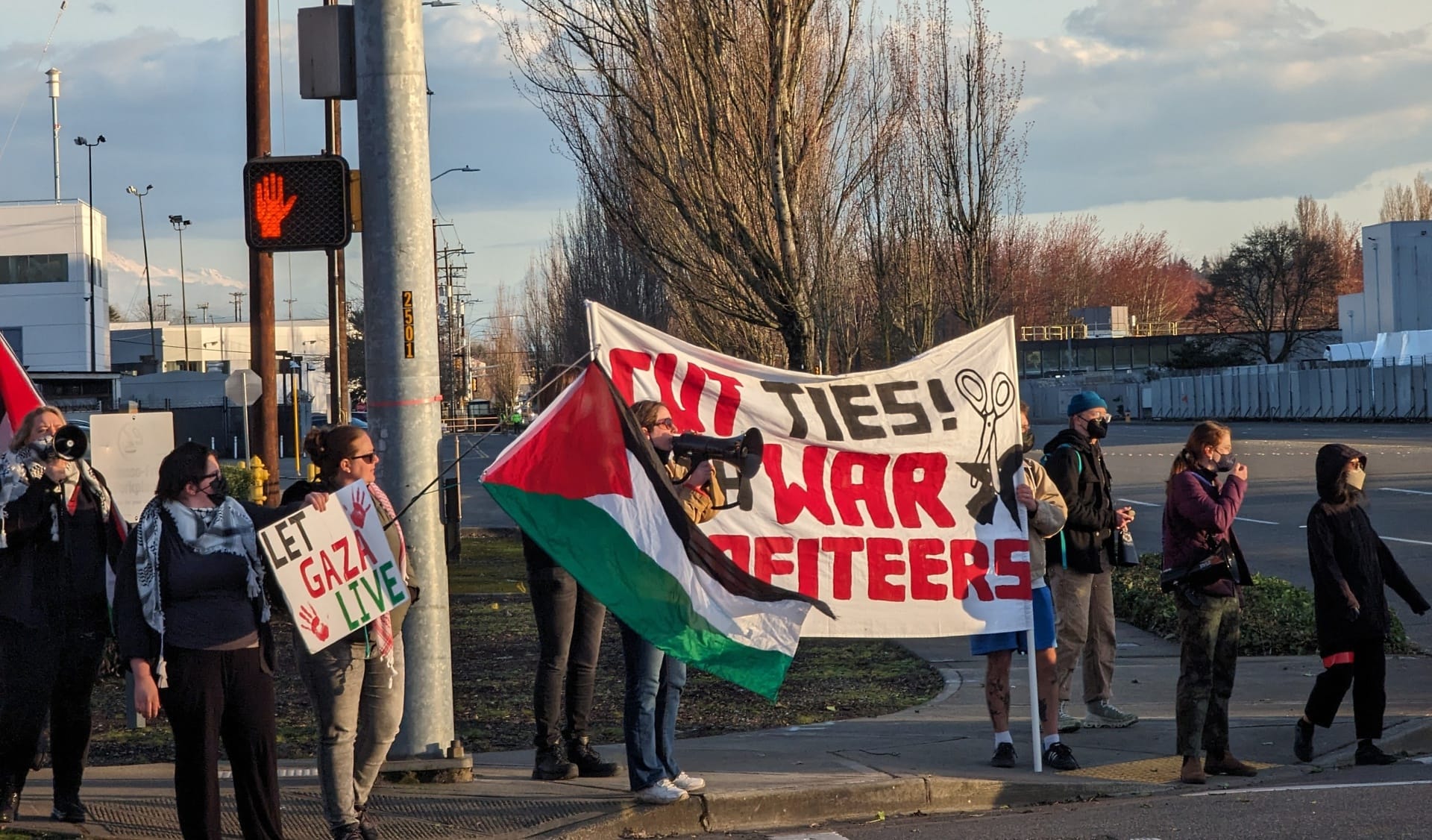 protesters hold signs, Palestine flag